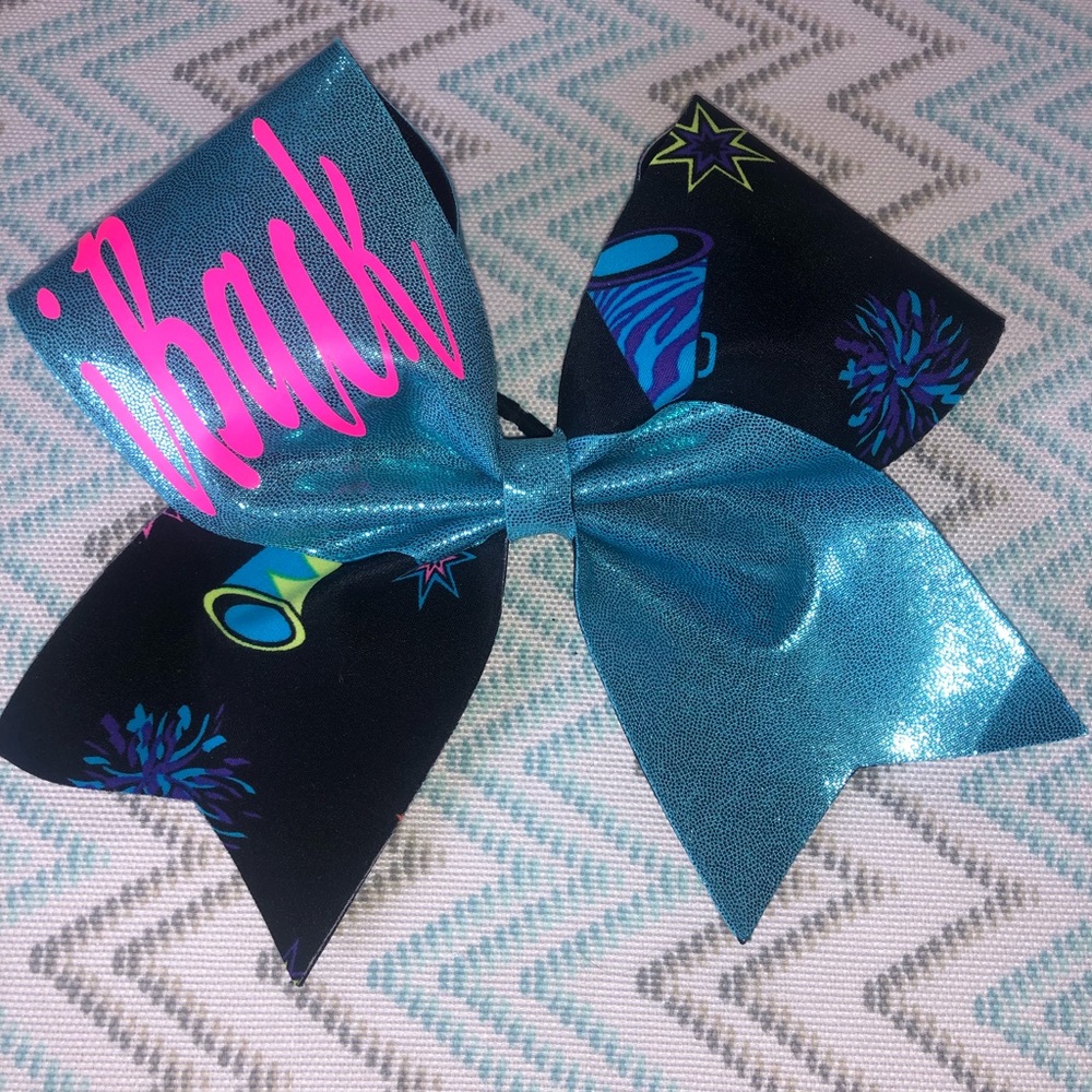 Cheer bow